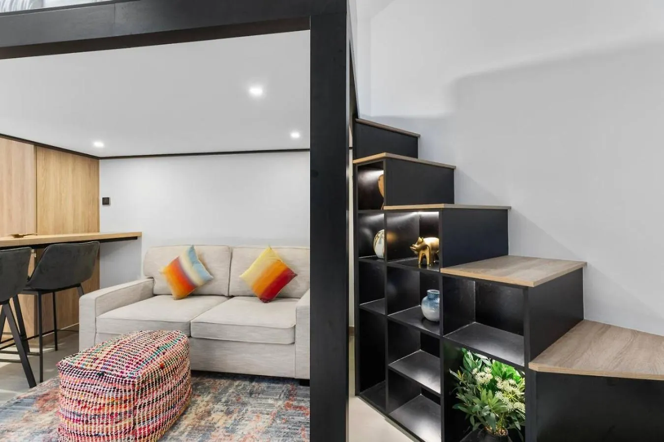 Miami Vibes | Canal View | Fully Furnished Studio Dubai Apartamento